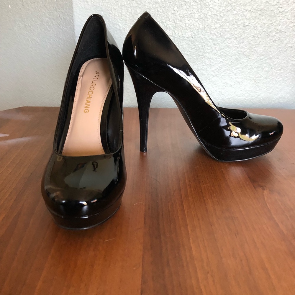 Black Pumps